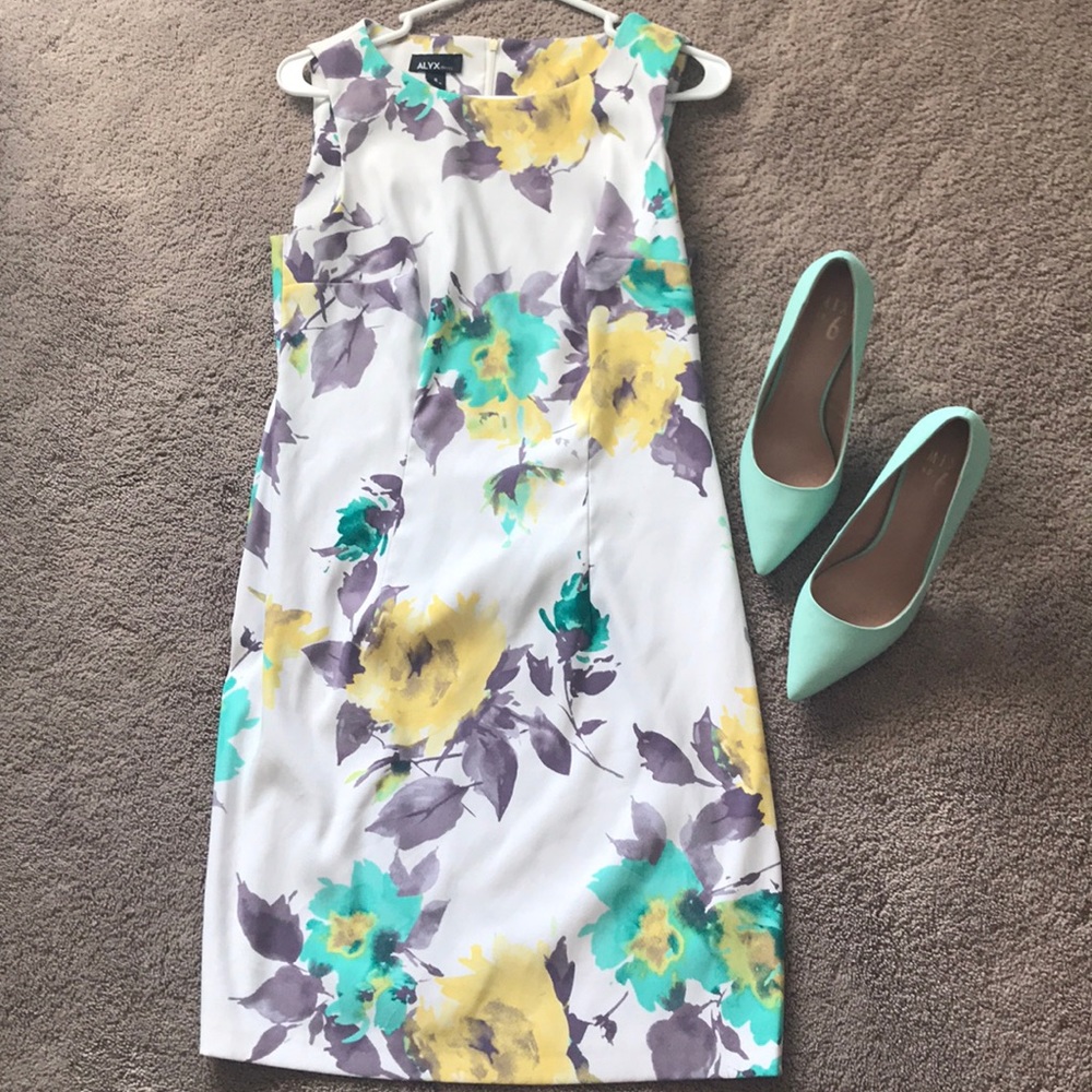 Floral sheath Dress.